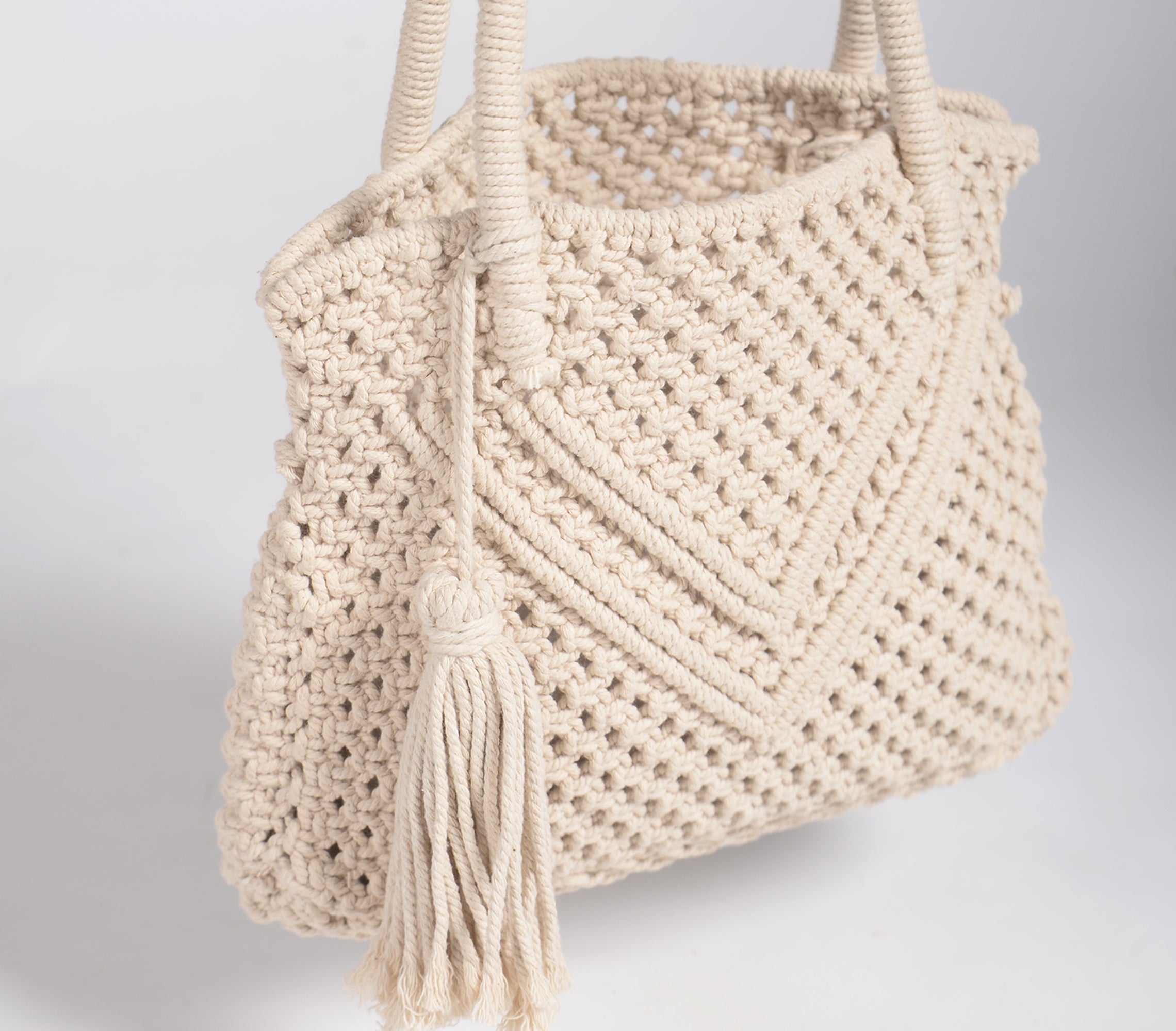 Hand-knotted macrame summer bag, 16.5 x 11 Inch