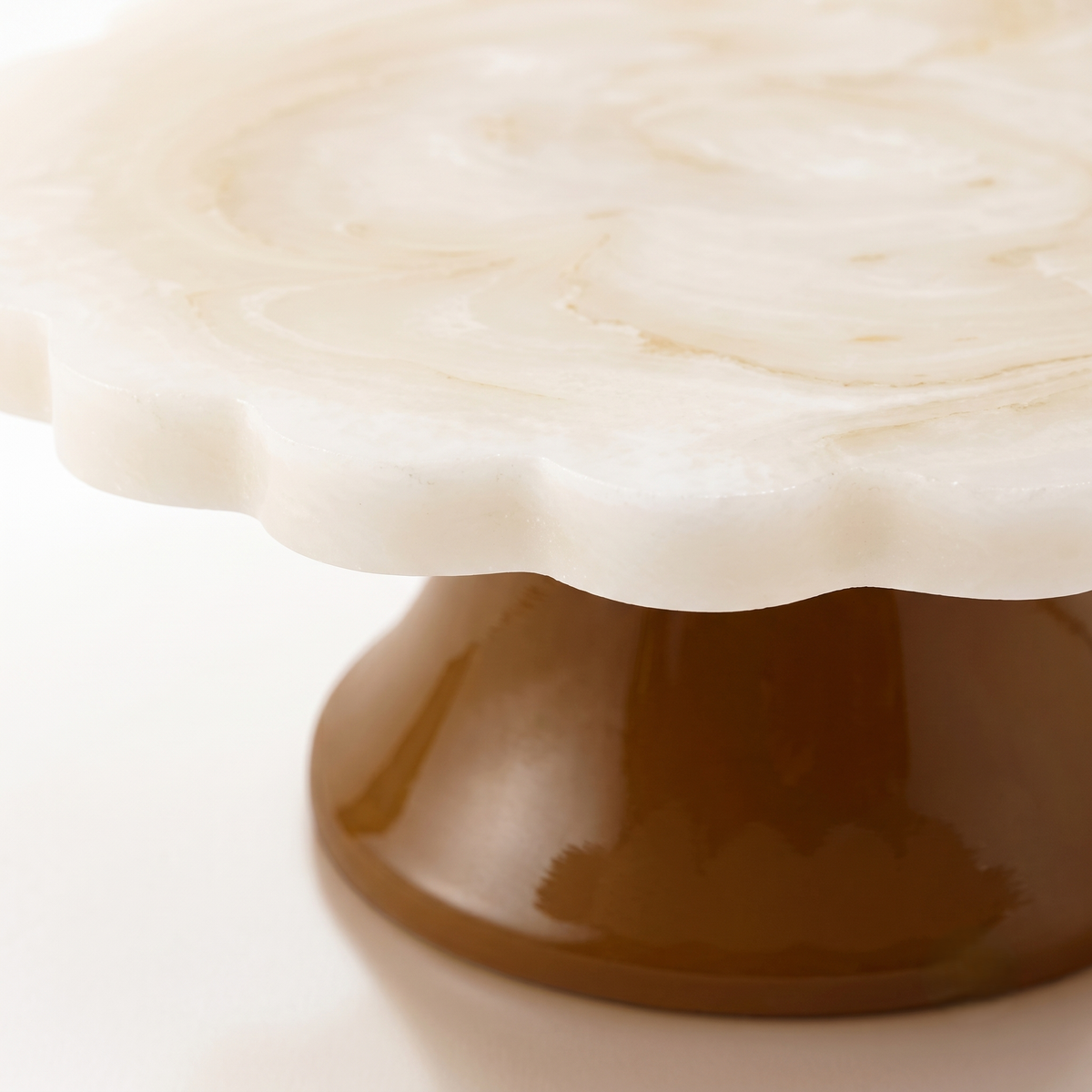 Vanilla Scalloped Pastry Stand | Hand-poured Resin | 7 Inch