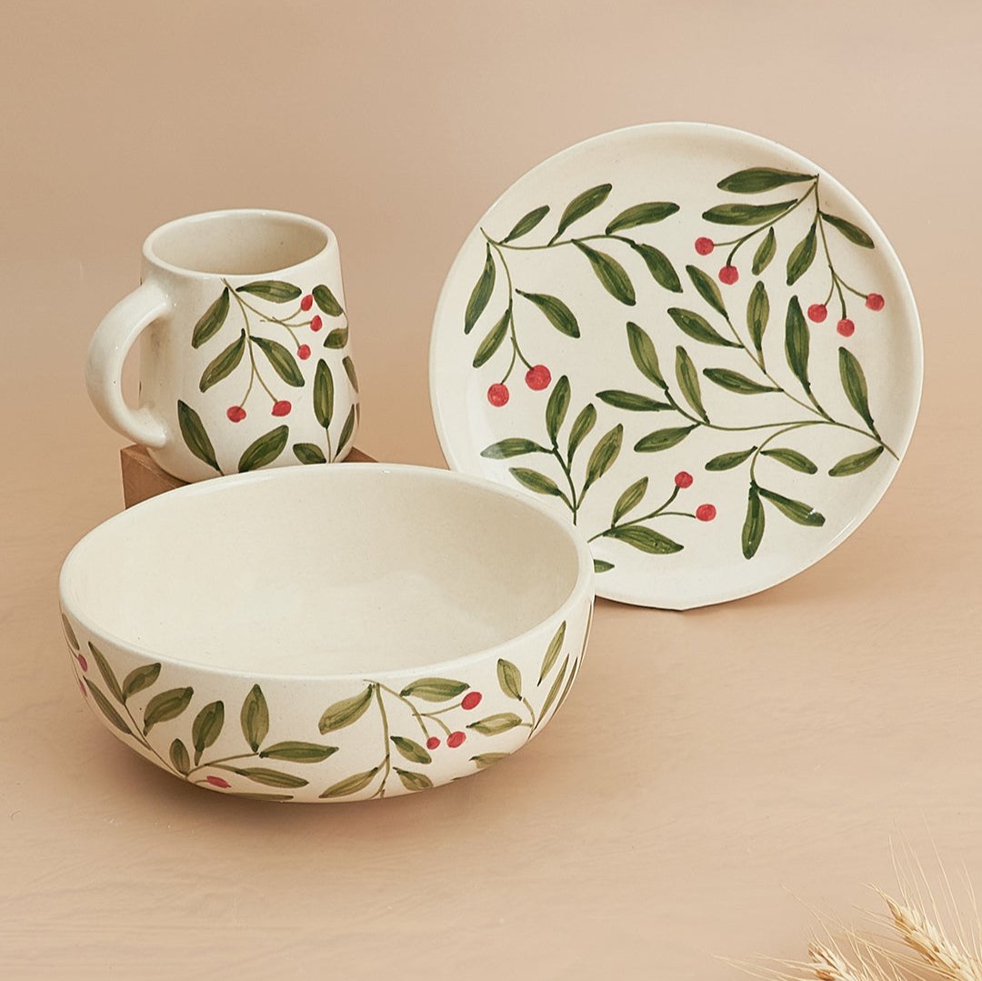 Holly Leaf Bowl, Green 2.5x7 Inches (Set of 4)