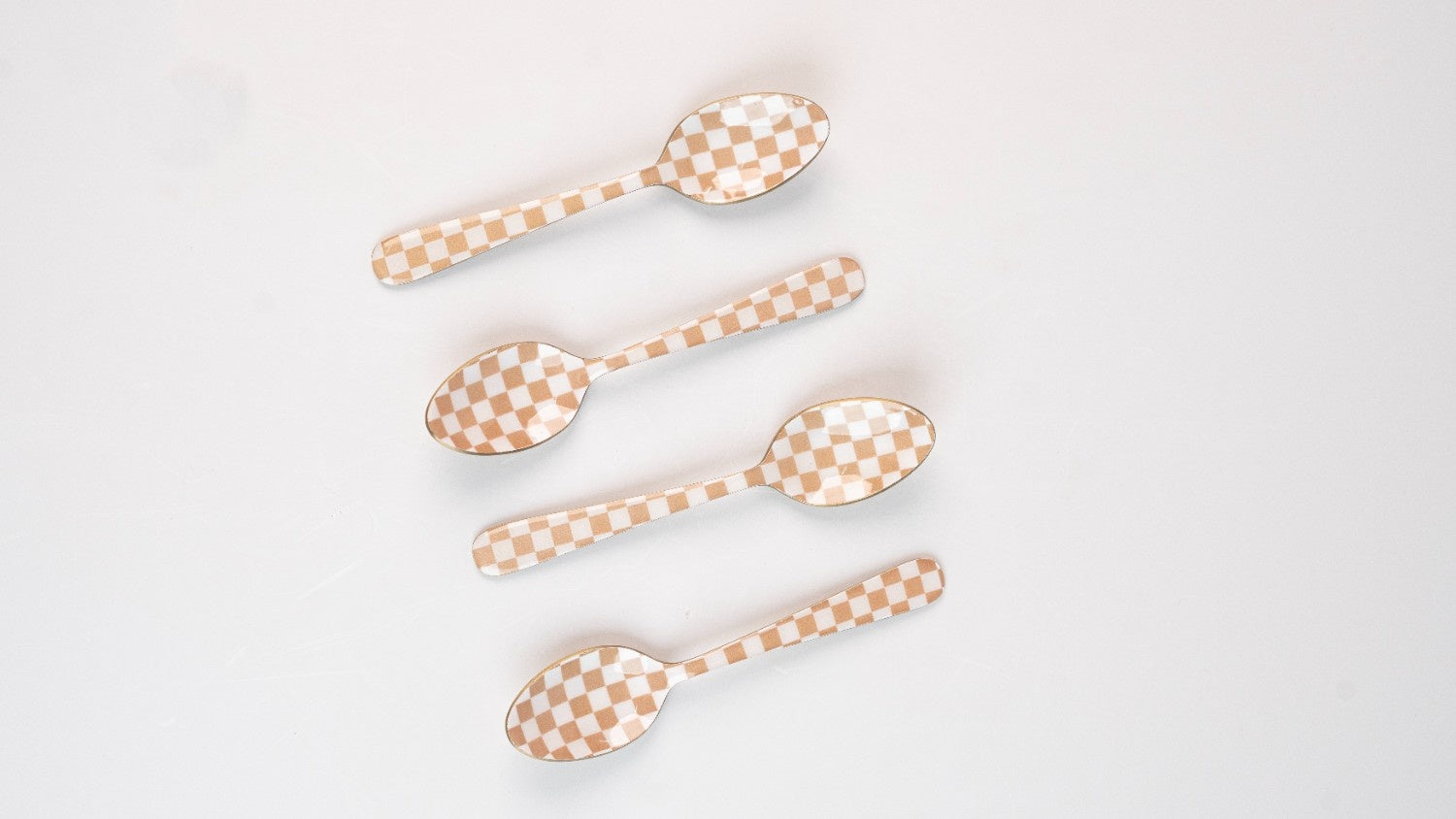 Checkered Enamel Spoon Set – (Set of 4) , 5.4 x 1 Inches