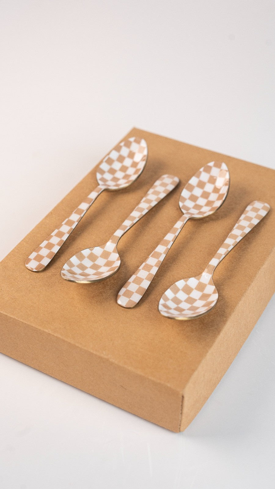Checkered Enamel Spoon Set – (Set of 4) , 5.4 x 1 Inches