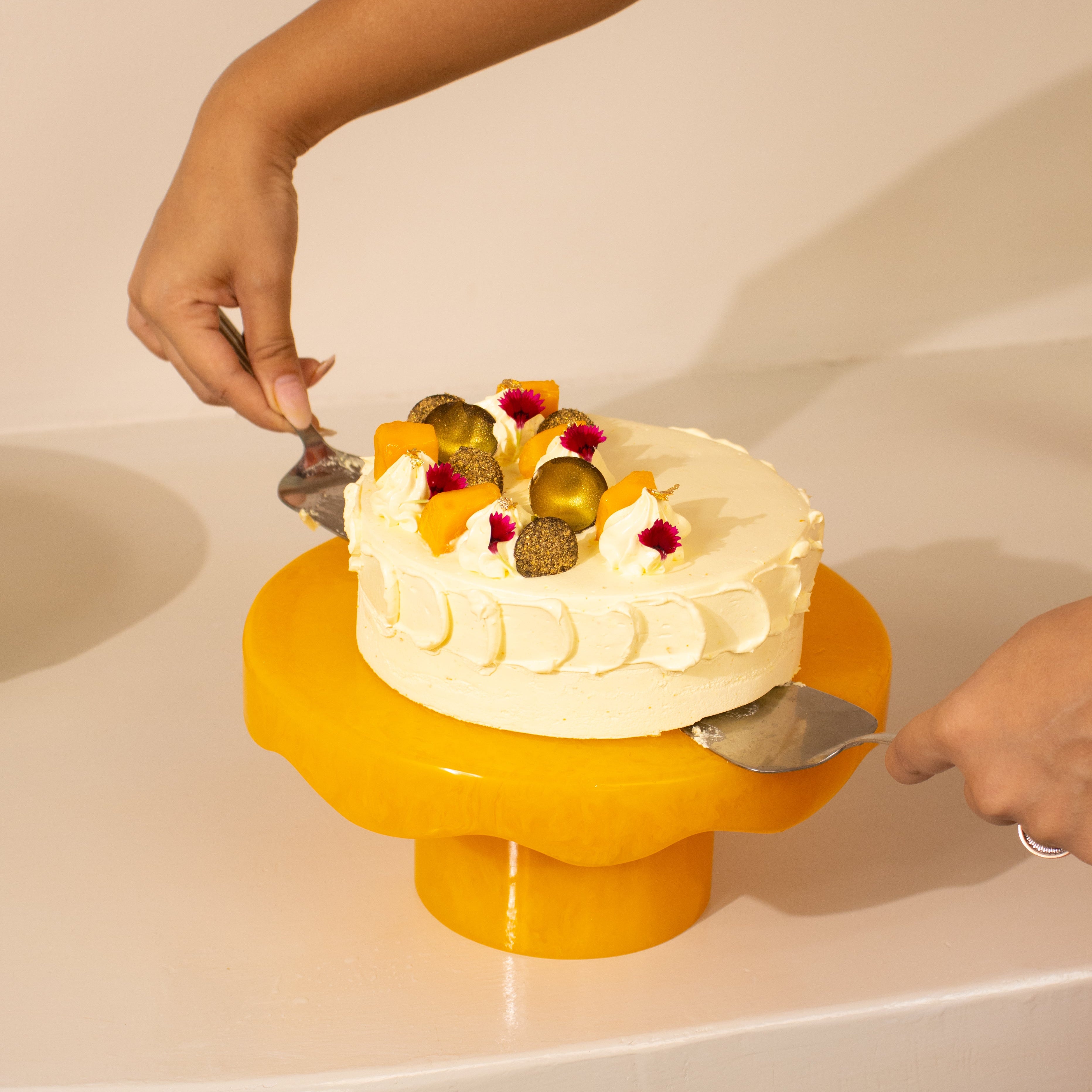 Scallop Handmade Resin Cake stand, Mustard - 9.5x4.5 Inches