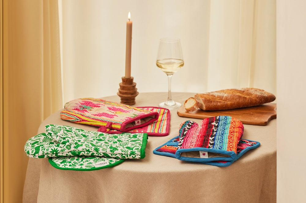 Multi Arrow Oven Mitts & Pot Holder/Set Of 2 (Set of 2)