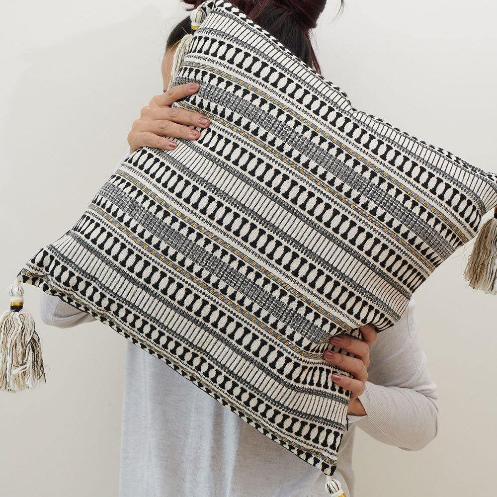 Etoie Accent Cushion, Black & Ivory 18x18 Inch - Casa Amarosa