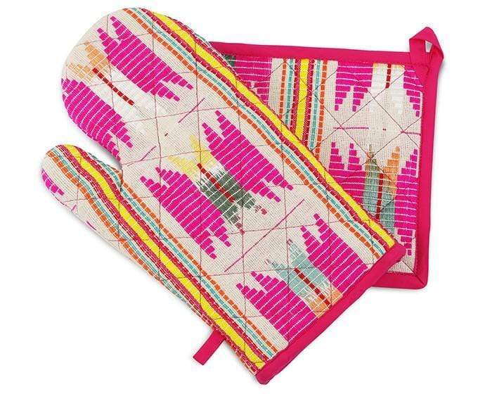 Pink star oven mitts and pot holder set from Casa Amarosa Holiday Gift Edit