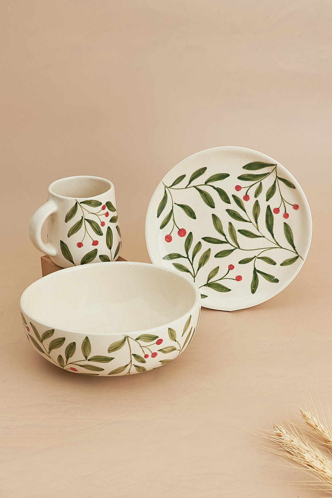 Holly Leaf Bowl, Green 2.5x7 Inches (Set of 4)