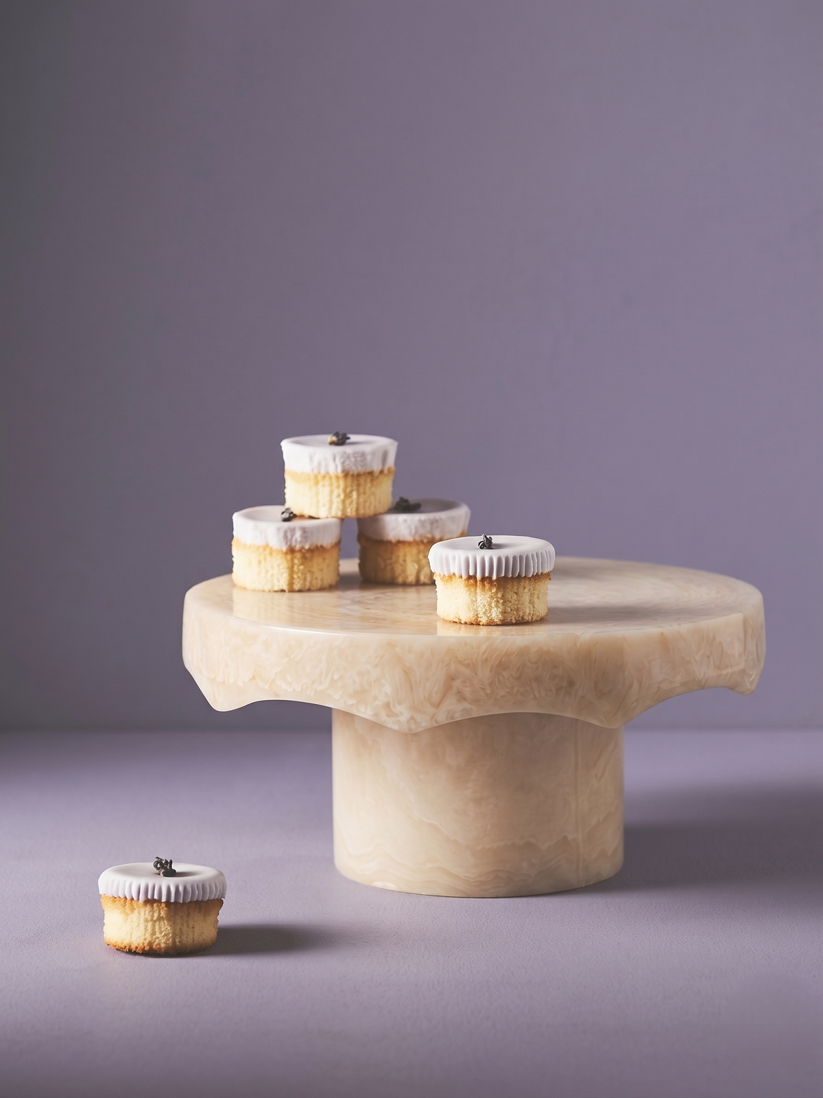 Resin Cake Stand | Vanilla